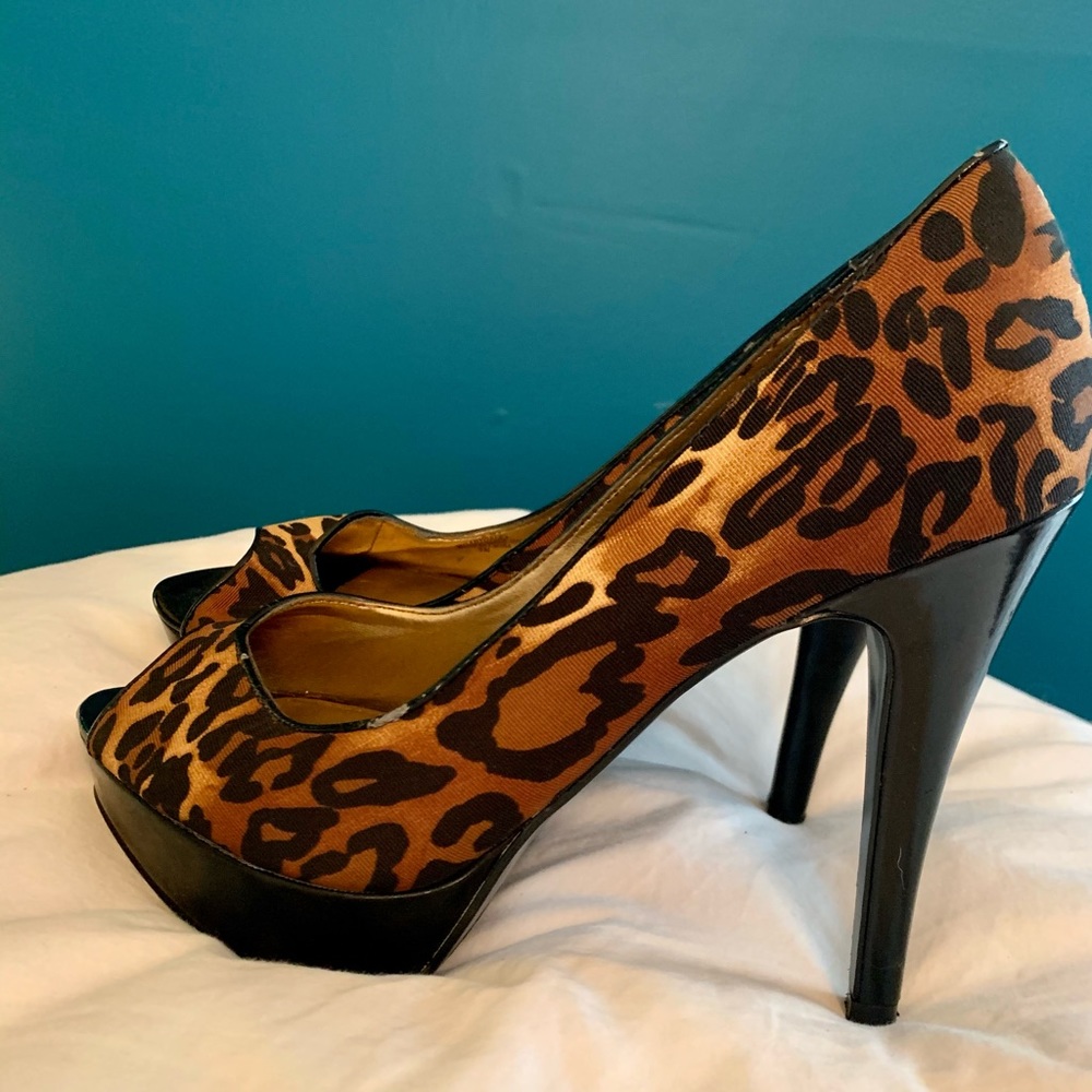 Guess peep toe leopard print heels